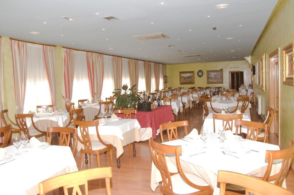 Hotel Restaurante San Roque Medina del Campo Esterno foto